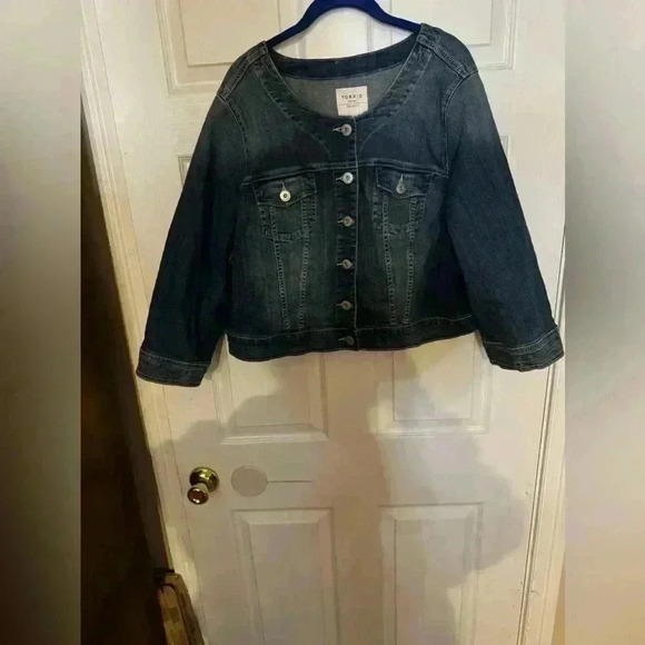 COPY - Women’s Cropped Denim Coat by Torrid Size 3 EUC - Picture 1 of 5